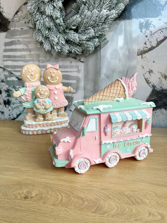 Pasztell mézeskalács jégkrémes autó 25x21cm