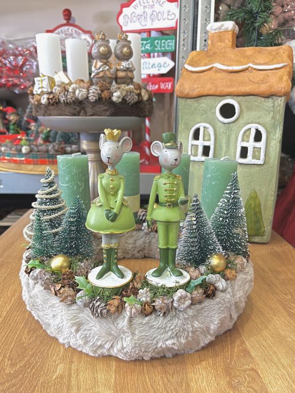 Adventi koszorú egér királyi párral, zöld-fehér, 28cm