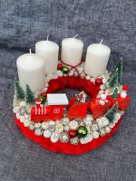 Adventi koszorú piros vonattal 4