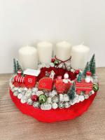 Adventi koszorú piros vonattal 1
