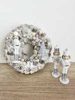 Fehér, diótörős adventi kopogtató 2