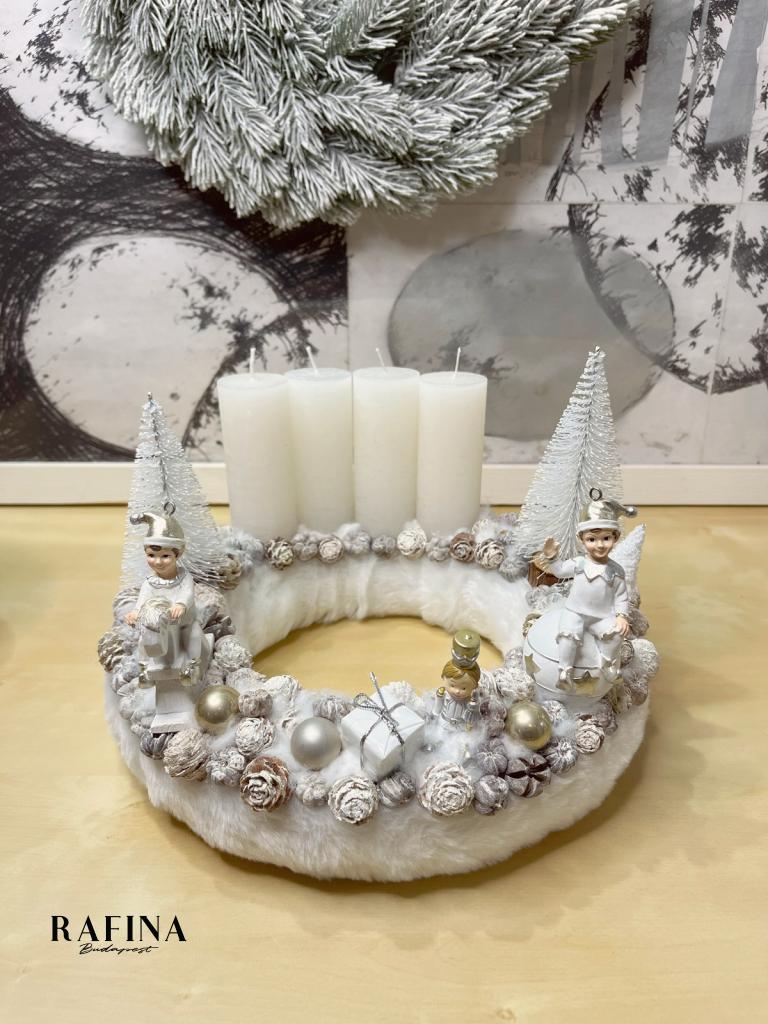 Adventi koszorú fehér gyerekekkel 1