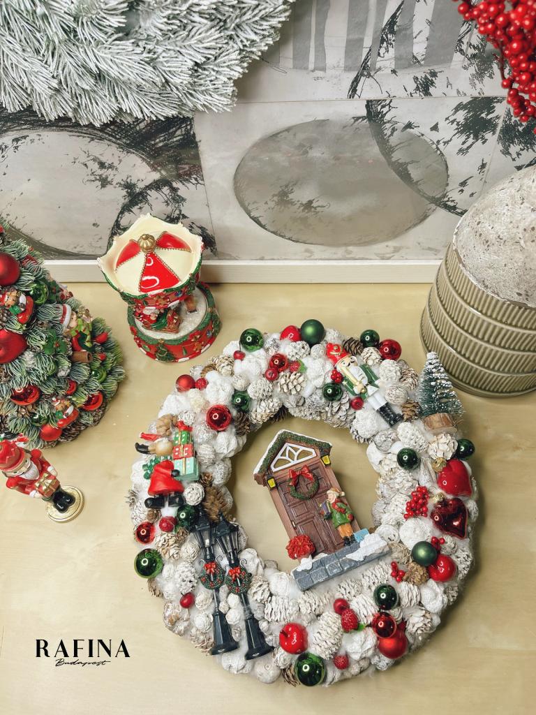 Karácsonyi kavalkád piros-zöld-fehér színben, adventi kopogtató ajtóra 35cm 1