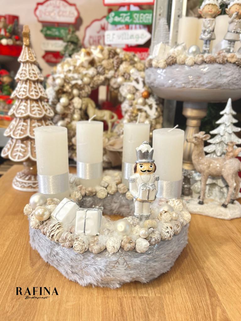 Fehér-ezüst adventi koszorú 1