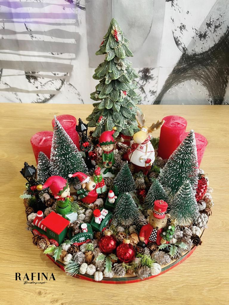 Piros-zöld adventi koszorú manóváros 35x27cm 1