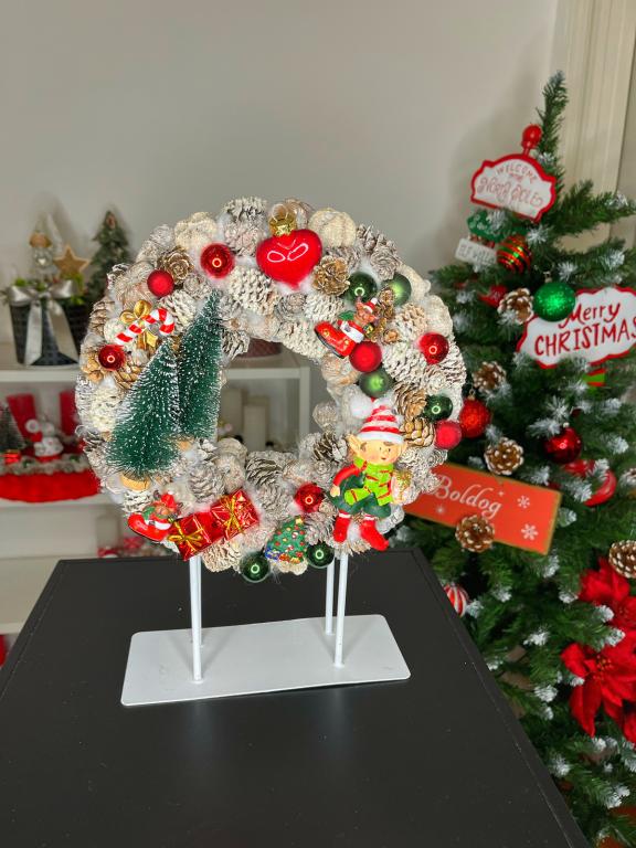 Adventi kopogtató manóval
