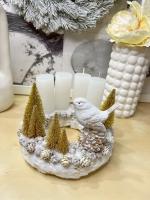 Adventi koszorú arany-fehér madárral 2