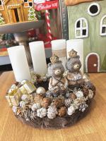 Adventi koszorú maci királyi párral, barna-fehér, 24cm 3